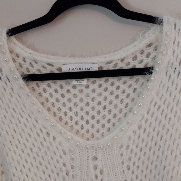 Sky's the Limit Cashmere-look Cream color Women's V-Neck Sweater Size Medium - Picture 4 of 10